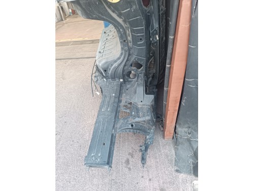 BMW e90 sedan sol ön çeyrek