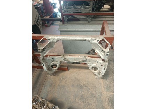 BMW e90 motor traversi