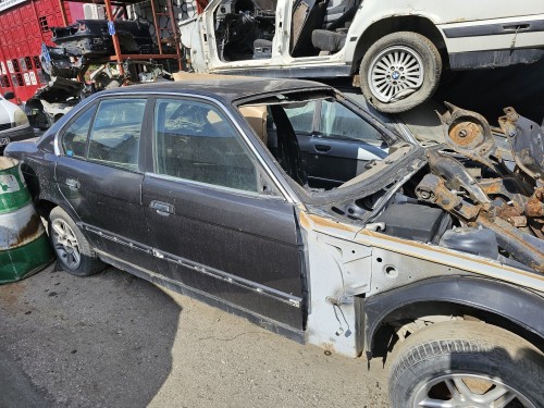 Bmw E34 Sağ Ön Ar Kapı