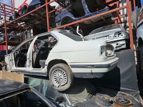 Bmw E34 Sol Arka Çamurluk